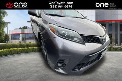 2020 Toyota Sienna SE