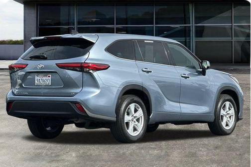 2022 Toyota Highlander LE