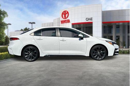 Ice Cap 2025 Toyota Corolla SE
