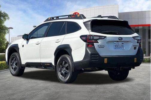 Crystal White Pearl 2023 Subaru Outback Wilderness