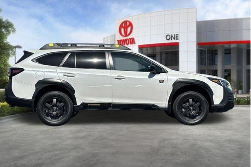 Crystal White Pearl 2023 Subaru Outback Wilderness