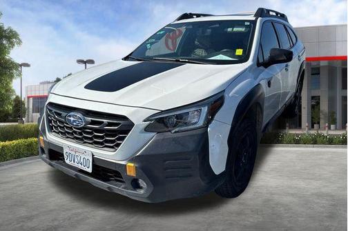Crystal White Pearl 2023 Subaru Outback Wilderness