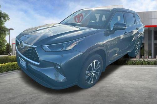 2025 Toyota Highlander Hybrid XLE