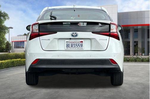 White 2019 Toyota Prius LE
