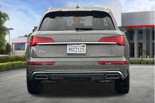 Chronos Gray Metallic 2023 Audi Q5 45 S line Premium Plus