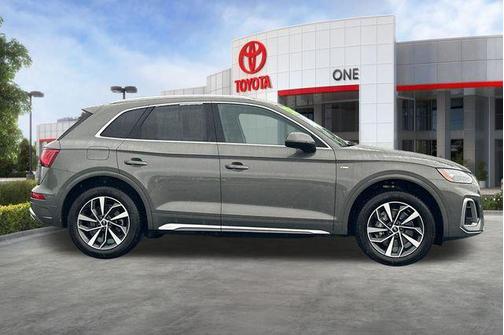 Chronos Gray Metallic 2023 Audi Q5 45 S line Premium Plus