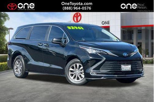 Midnight Black Metallic 2023 Toyota Sienna XLE