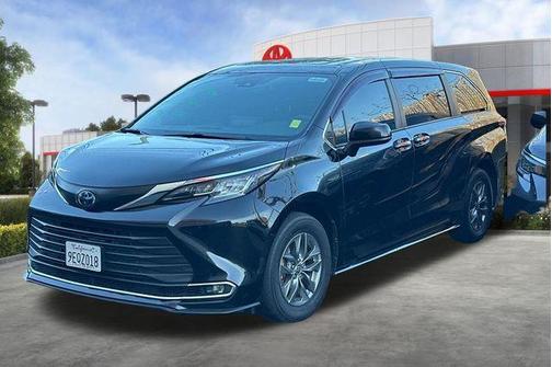 2023 Toyota Sienna XLE