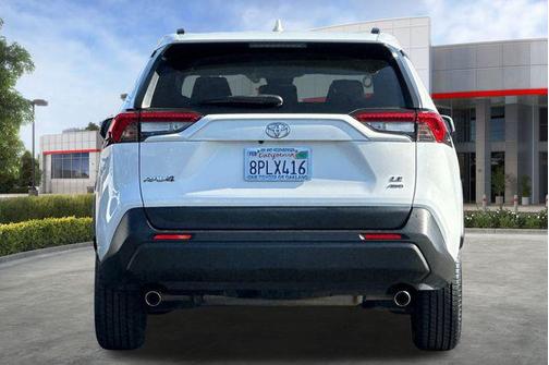 2020 Toyota RAV4 LE