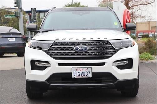 Photo 3 of 30 of 2021 Ford Explorer XLT