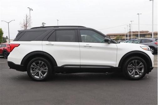 Photo 4 of 30 of 2021 Ford Explorer XLT