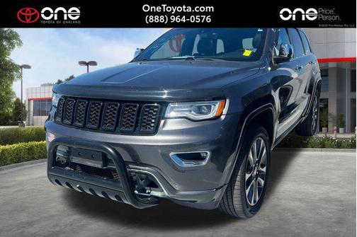 Granite Crystal Metallic Clearcoat 2017 Jeep Grand Cherokee Overland