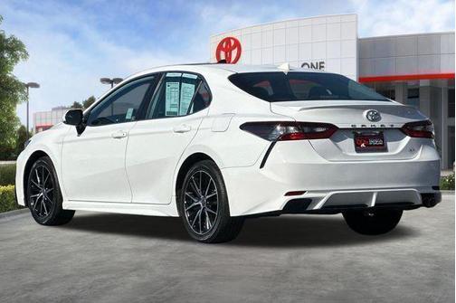 Ice Cap 2024 Toyota Camry SE