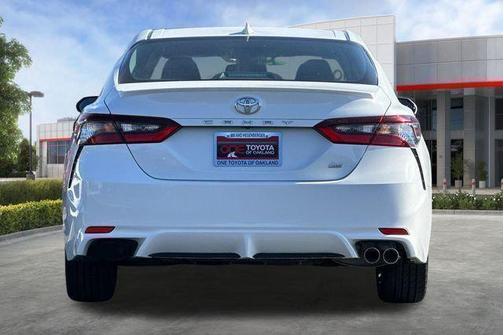 Ice Cap 2024 Toyota Camry SE