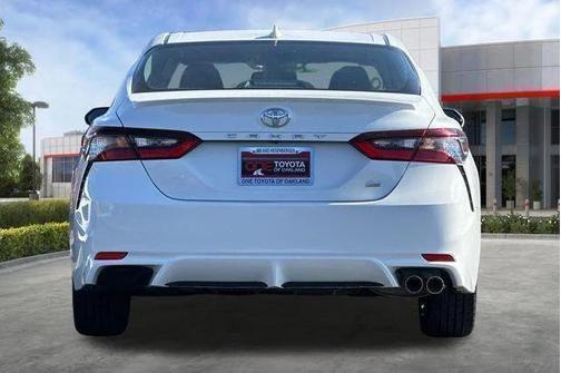 Ice Cap 2024 Toyota Camry SE