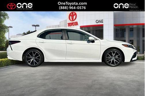 2024 Toyota Camry SE