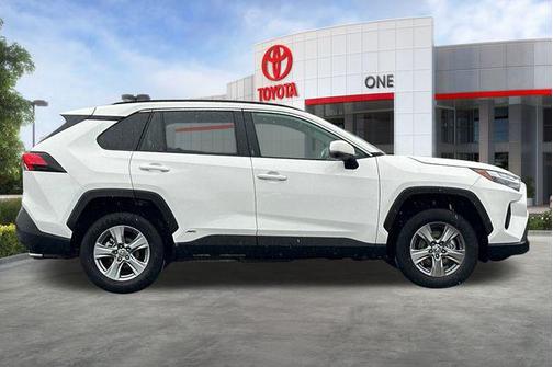 2025 Toyota RAV4 Hybrid XLE