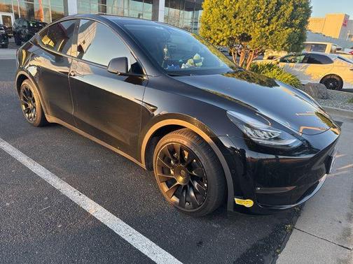 2022 Tesla Model Y Long Range Dual Motor All-Wheel Drive