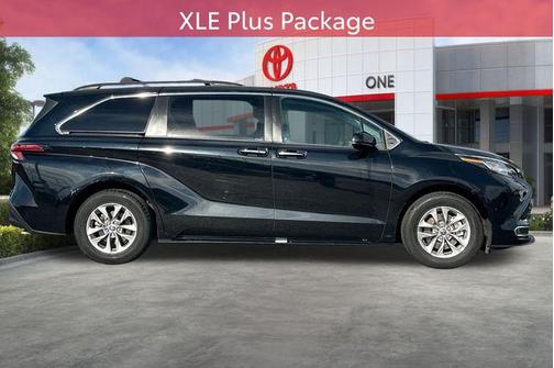 2022 Toyota Sienna XLE