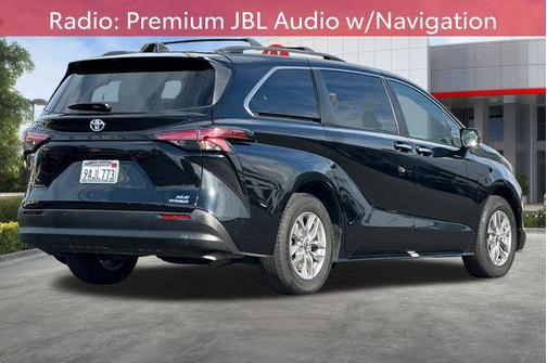 2022 Toyota Sienna XLE