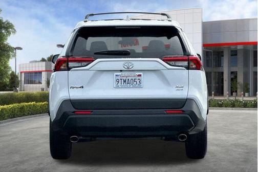 Ice Cap 2025 Toyota RAV4 XLE