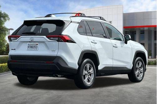 Ice Cap 2025 Toyota RAV4 XLE