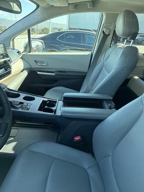2023 Toyota Sienna XLE 8 Passenger