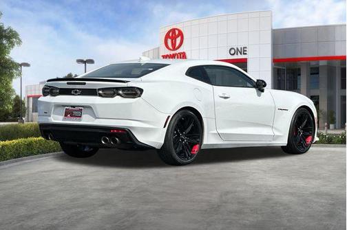 Summit White 2022 Chevrolet Camaro RWD Coupe LT1