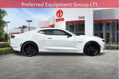 Summit White 2022 Chevrolet Camaro RWD Coupe LT1