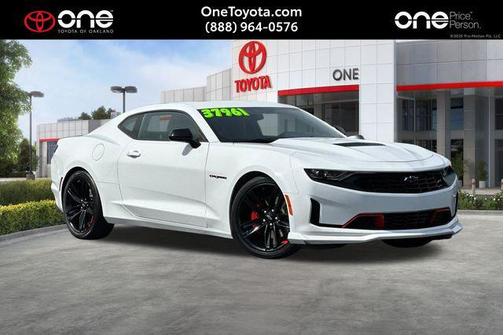 Summit White 2022 Chevrolet Camaro RWD Coupe LT1