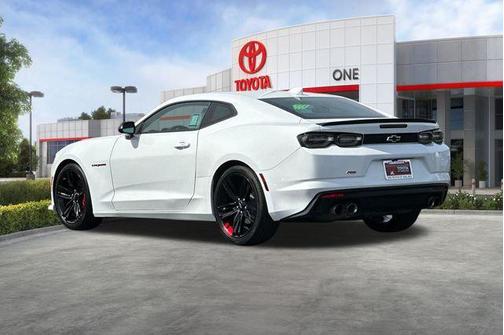 Summit White 2022 Chevrolet Camaro RWD Coupe LT1
