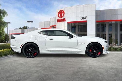 Summit White 2022 Chevrolet Camaro RWD Coupe LT1