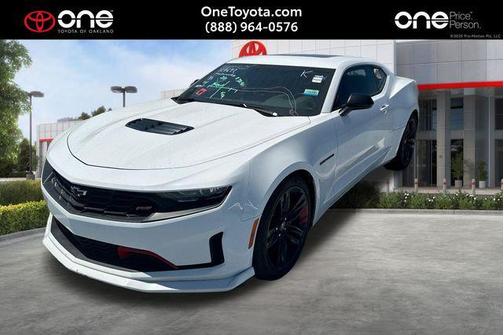 Summit White 2022 Chevrolet Camaro RWD Coupe LT1
