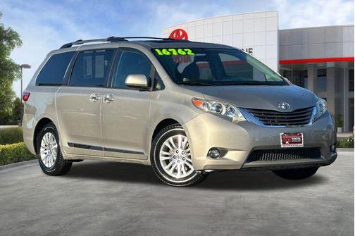2017 Toyota Sienna XLE
