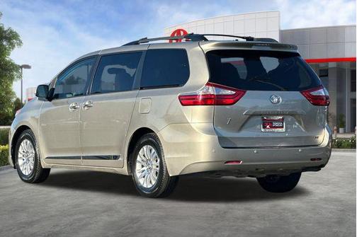 2017 Toyota Sienna XLE
