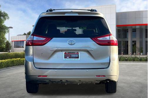 2017 Toyota Sienna XLE