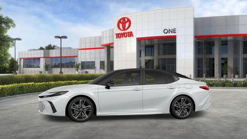 Wind Chill Pearl w/Midnight Black Metallic Roof 2026 Toyota Camry XSE