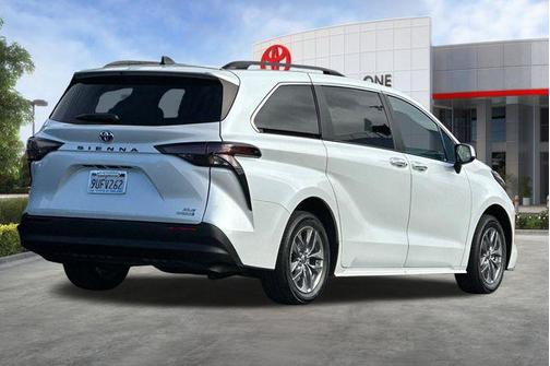 2023 Toyota Sienna XLE