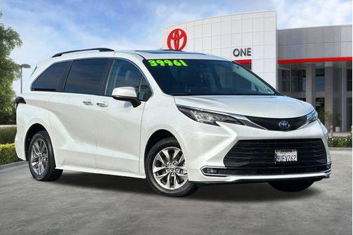 2023 Toyota Sienna XLE