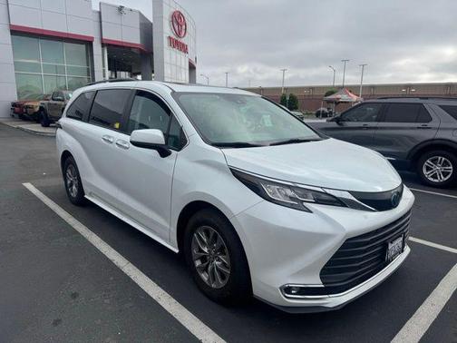 2023 Toyota Sienna XLE