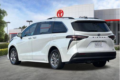 2023 Toyota Sienna XLE