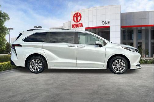 2023 Toyota Sienna XLE
