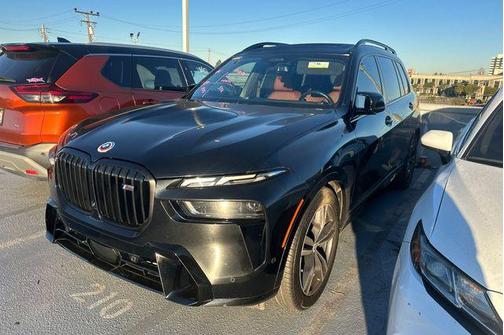 2023 BMW X7 M60i