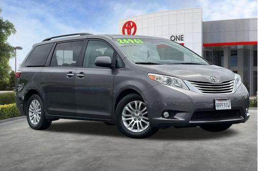 Predawn Gray Mica 2017 Toyota Sienna XLE