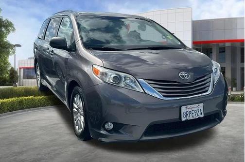 Predawn Gray Mica 2017 Toyota Sienna XLE