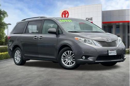 Predawn Gray Mica 2017 Toyota Sienna XLE