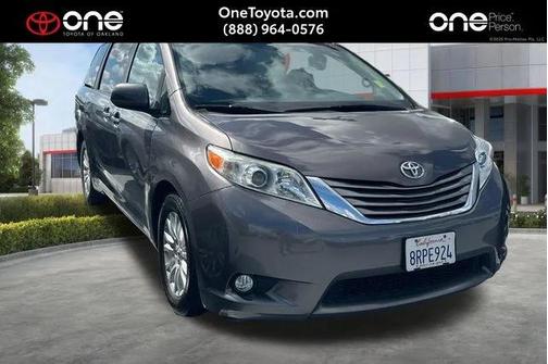 Predawn Gray Mica 2017 Toyota Sienna XLE