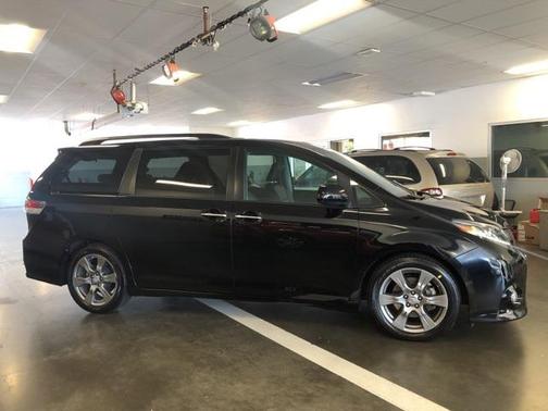 2017 Toyota Sienna SE