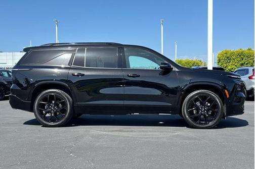 Mosaic Black Metallic 2025 Chevrolet Traverse RS