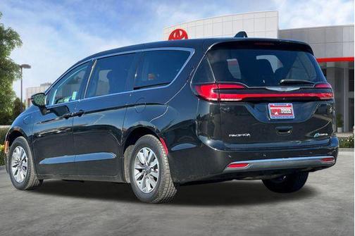 Brilliant Black Crystal Pearlcoat 2023 Chrysler Pacifica Hybrid Touring L